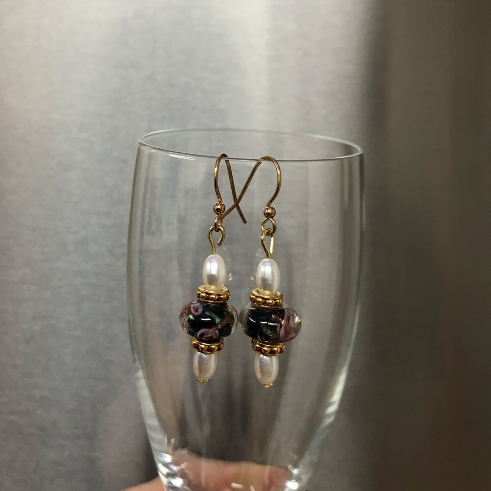 🦋4 for$15🦋 Faux pearl and glass bead earrings